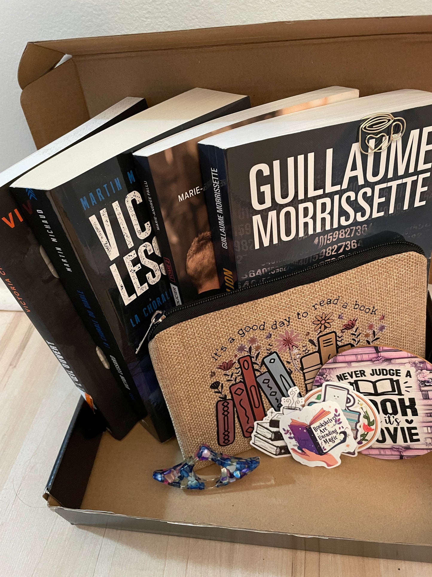 Boite Roman policier québécois